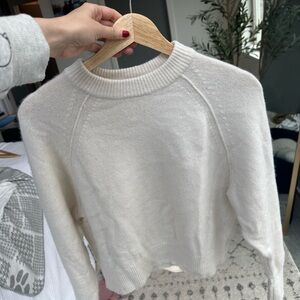 Aritzia The Group Babaton cashmere sweater in XS in beautiful cream color